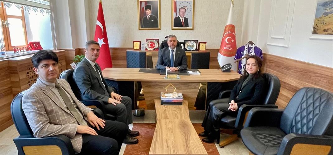 İl Müdürümüz Fatih ÖNLEM İl Genel Meclis Başkanlığına seçilen Ersin YAMAN'ı Müdür Yardımcılarımız Dr.Çiğdem TUNCAY ve Haci Yusuf PARLAK ile birlikte hayırlı olsun ziyaretinde bulundu.